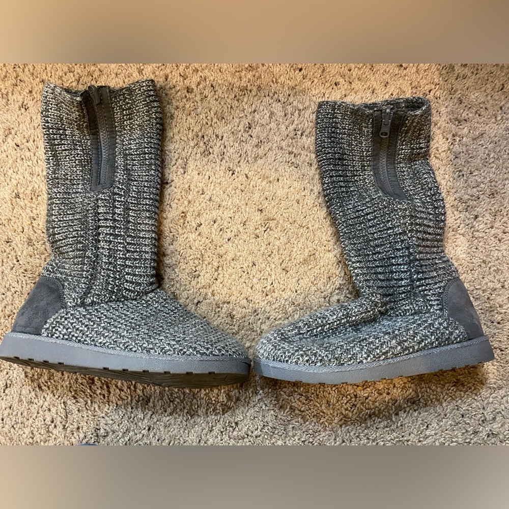 Kohls Knit Boots - Gray Sock Booties Size 6 medium